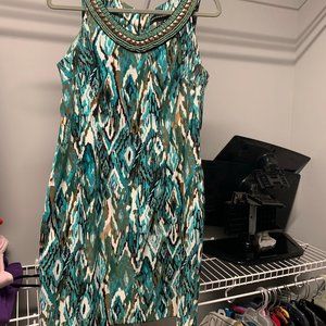 Well made beautiful sleeveless dress.